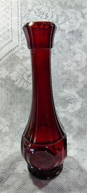 RUBY RED GLASS BUD VASE Wheaton Bullseye Gothic Crimson Romantic Vintage 9”